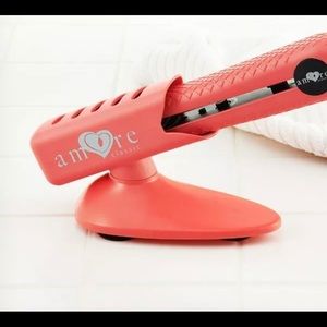 New Amore Ceramic Hair Straightener w/Holder